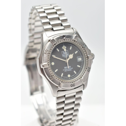 69 - A 'TAG HEUER' QUARTZ WRISTWATCH, round black dial signed 'Tag Heuer, 2000 professional 200 metres', ... 