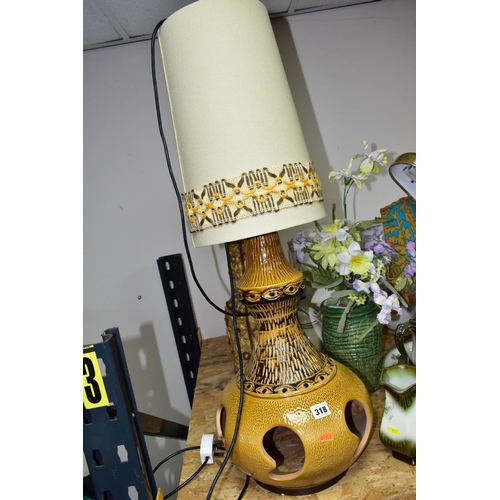 318 - A GROUP OF LAMPS, VASES AND ORNAMENTS, to include a 1960s/1970s mustard glazed table lamp bearing a ... 