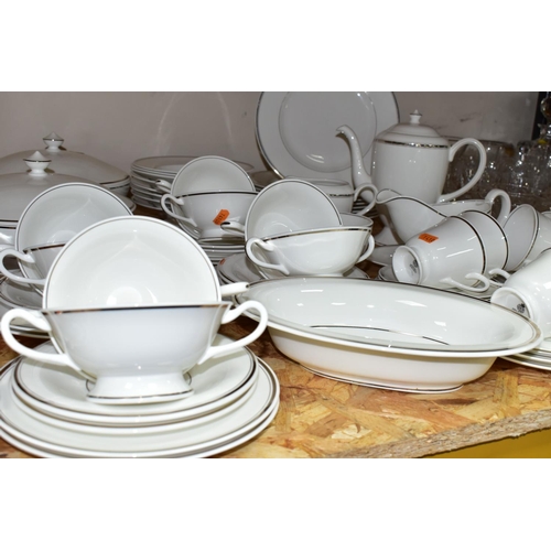 320 - A SEVENTY ONE PIECE ROYAL WORCESTER 'SILVER JUBILEE' PATTERN DINNER SERVICE, comprising two tureens ... 