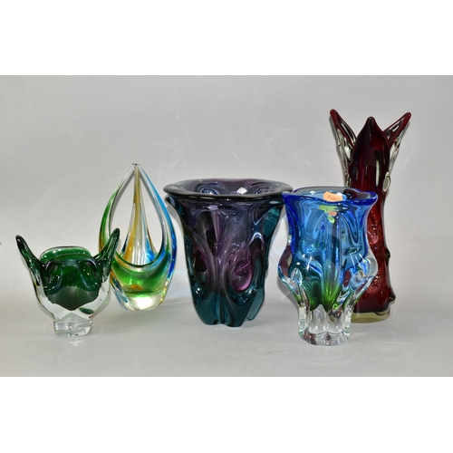 337 - FIVE PIECES OF STUDIO GLASS, comprising a purple and aqua Murano vase, a small green Chribska Cat's ... 