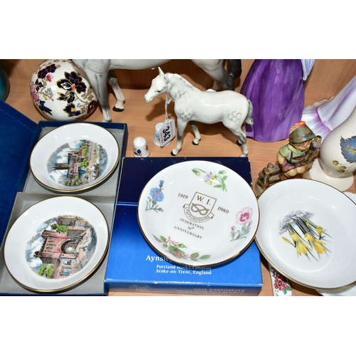 343 - A GROUP OF CERAMICS, to include a Beswick Bois Roussel Racehorse 701, second version in grey matt fi... 