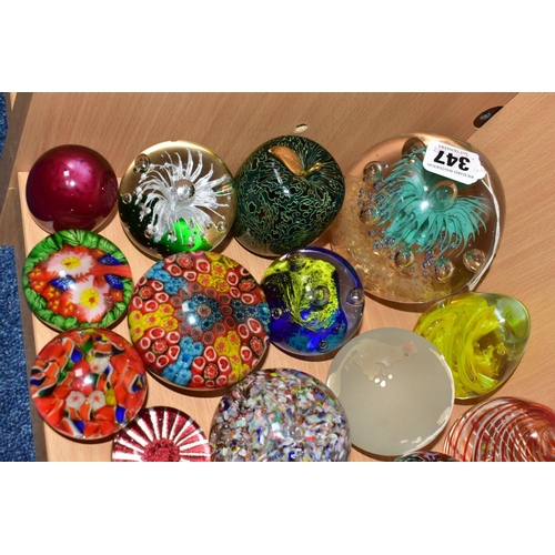 347 - A GROUP OF PAPERWEIGHTS, to include a Waterford Crystal Cube paperweight, an Alum Bay Glass paperwei... 