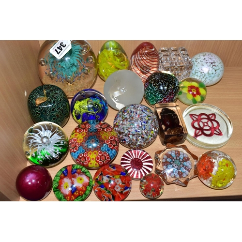 347 - A GROUP OF PAPERWEIGHTS, to include a Waterford Crystal Cube paperweight, an Alum Bay Glass paperwei... 