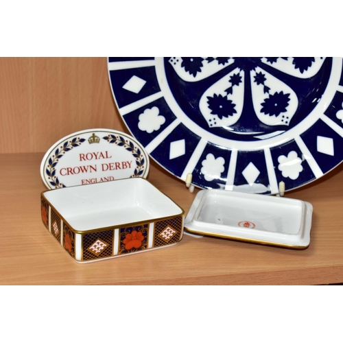 363 - A ROYAL CROWN DERBY OLD IMARI TRINKET BOX, AN UNFINISHED IMARI PLATE AND A DISPLAY SIGN, comprising ... 