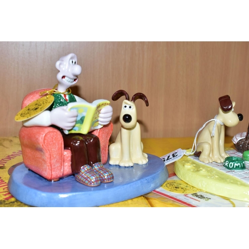 375 - THREE BOXED COALPORT WALLACE AND GROMIT FIGURES /FIGURE GROUPS, comprising 'Picnic on the Moon' limi... 