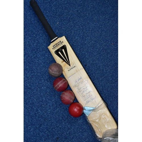 399 - A DUNCAN FEARNLEY SUPREME CRICKET BAT SIGNED BY THE WARWICKSHIRE C.C.C. 1976, including Jameson, Abb... 