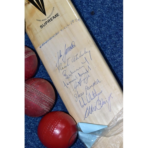 399 - A DUNCAN FEARNLEY SUPREME CRICKET BAT SIGNED BY THE WARWICKSHIRE C.C.C. 1976, including Jameson, Abb... 