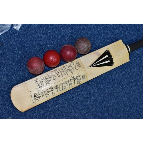 399 - A DUNCAN FEARNLEY SUPREME CRICKET BAT SIGNED BY THE WARWICKSHIRE C.C.C. 1976, including Jameson, Abb... 