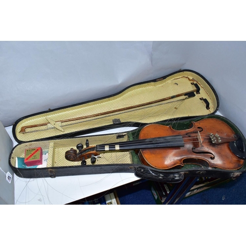 425 - A CASED VINTAGE VIOLIN, with a two piece back, bears a printed Antonius Stradivarius label, length o... 