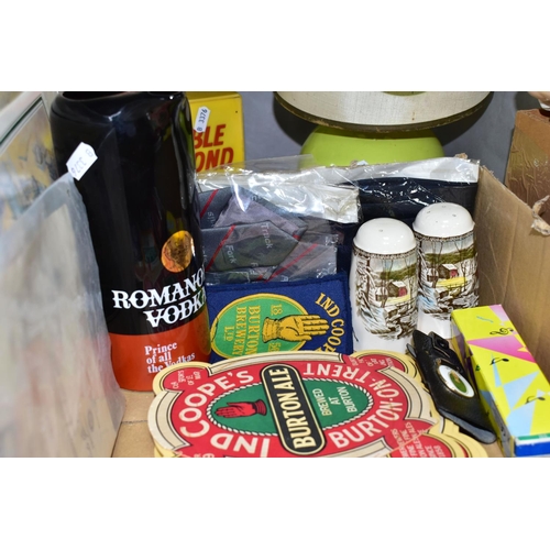 429 - A BOX AND LOOSE BREWERIANA AND SUNDRY ITEMS, to include Double Diamond and Skol table lamps with sha... 