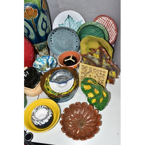 459 - A GROUP OF ART POTTERY AND OTHER CERAMICS, most pieces unsigned, some student pottery, pieces to inc... 