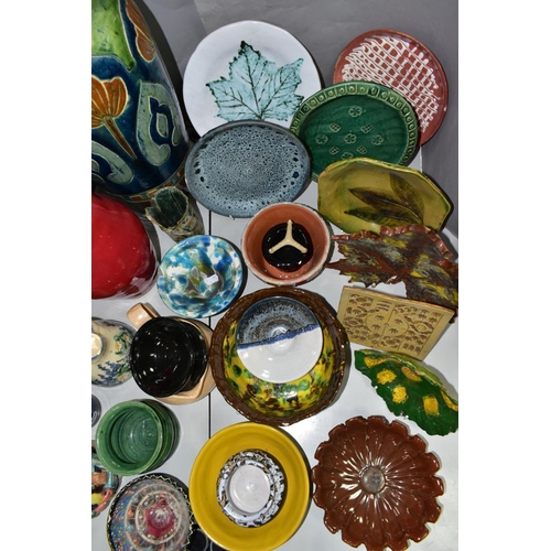 459 - A GROUP OF ART POTTERY AND OTHER CERAMICS, most pieces unsigned, some student pottery, pieces to inc... 