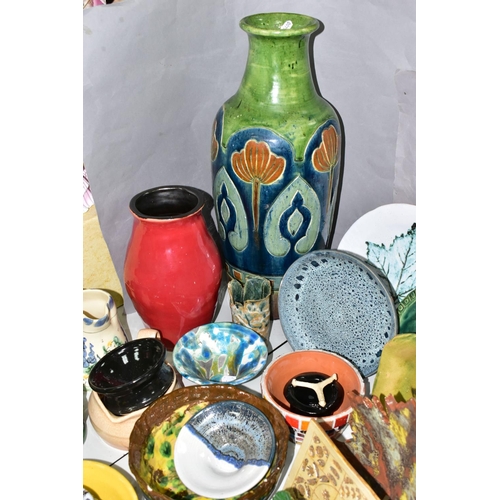 459 - A GROUP OF ART POTTERY AND OTHER CERAMICS, most pieces unsigned, some student pottery, pieces to inc... 