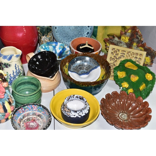 459 - A GROUP OF ART POTTERY AND OTHER CERAMICS, most pieces unsigned, some student pottery, pieces to inc... 