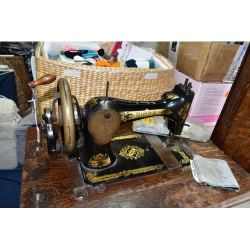 468 - A VINTAGE SINGER SEWING MACHINE AND HABERDASHERY ITEMS ETC, sewing machine is manually operated, wit... 