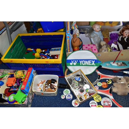 470 - A QUANTITY OF VINTAGE TOYS AND GAMES ETC, to include Lego and Stickle Brick pieces, diecast vehicles... 