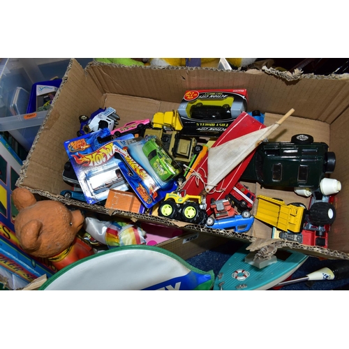 470 - A QUANTITY OF VINTAGE TOYS AND GAMES ETC, to include Lego and Stickle Brick pieces, diecast vehicles... 