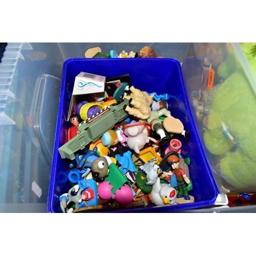 470 - A QUANTITY OF VINTAGE TOYS AND GAMES ETC, to include Lego and Stickle Brick pieces, diecast vehicles... 