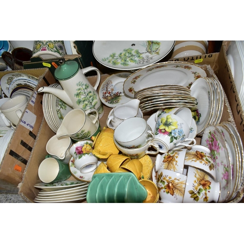 488 - FIVE BOXES AND LOOSE CERAMICS AND SUNDRY ITEMS, to include an eighteen piece Palissy 'Silver Birch' ... 