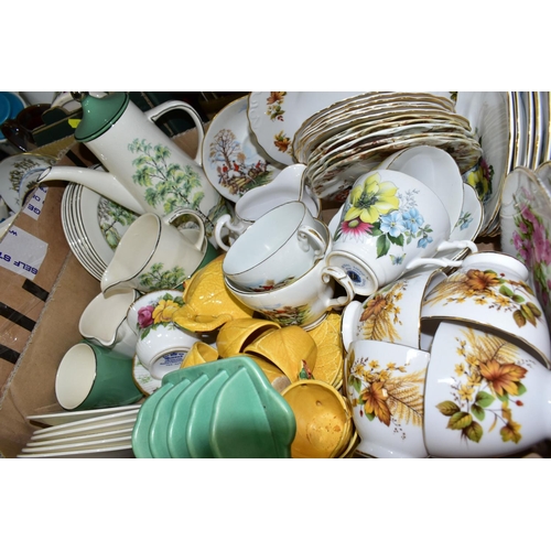 488 - FIVE BOXES AND LOOSE CERAMICS AND SUNDRY ITEMS, to include an eighteen piece Palissy 'Silver Birch' ... 