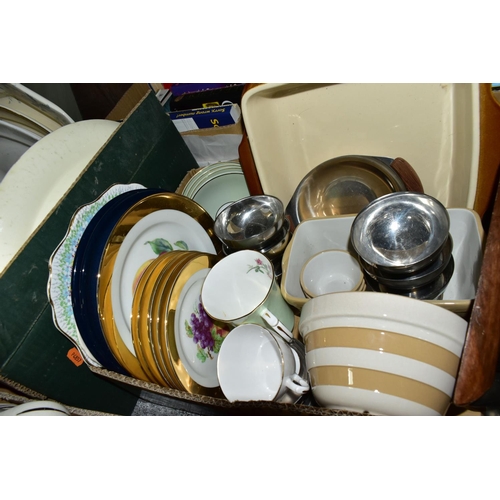 488 - FIVE BOXES AND LOOSE CERAMICS AND SUNDRY ITEMS, to include an eighteen piece Palissy 'Silver Birch' ... 