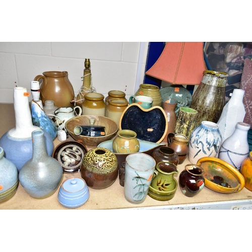 507 - A QUANTITY OF STUDIO POTTERY, LAMPS AND SALT GLAZED JARS, to include Ewweny Pottery comprising a sma... 