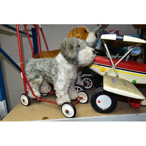 514 - A COLLECTON OF VINTAGE CHILDREN'S TOYS, comprising a Coloma Alicante Aeroclub ride-on-plane, length ... 