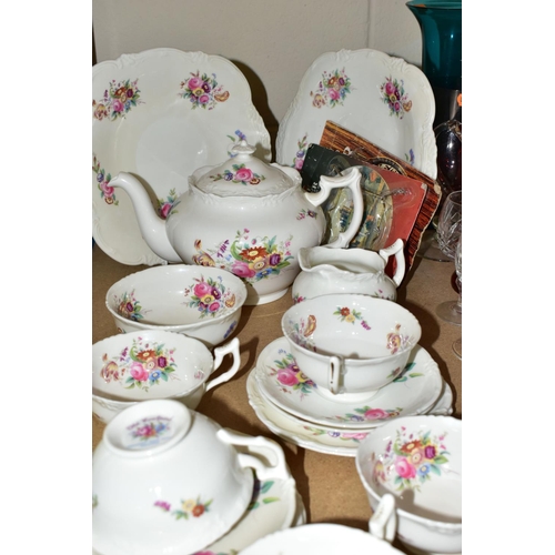 526 - A COALPORT 'OLD COALPORT' PATTERN TEA SET COMPRISING two bread and butter plates, one teapot, sugar ... 