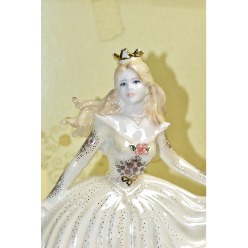 541 - A BOXED COALPORT 'CINDERELLA' FIGURINE, limited edition numbered 1596/2000 with certificate, height ... 