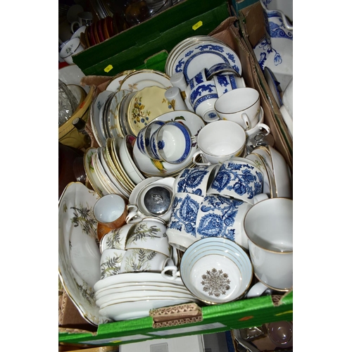 561 - SIX BOXES AND LOOSE CERAMICS AND GLASS ETC, to include Shelley green Dainty saucers and side plates,... 