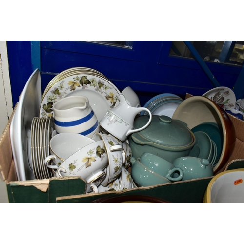 561 - SIX BOXES AND LOOSE CERAMICS AND GLASS ETC, to include Shelley green Dainty saucers and side plates,... 