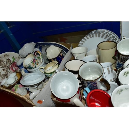 561 - SIX BOXES AND LOOSE CERAMICS AND GLASS ETC, to include Shelley green Dainty saucers and side plates,... 