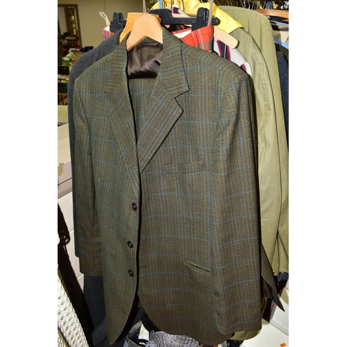 570 - A QUANTITY OF MEN'S SUITS, JACKETS AND OTHER CLOTHING, approximately fifty items, to include a vinta... 