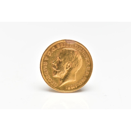 117 - A GEORGE V HALF SOVEREIGN COIN, obverse depicting George V, reverse displaying George and the Dragon... 