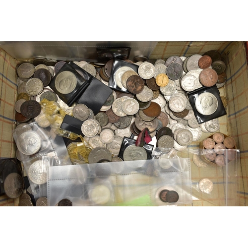 127 - A SMALL SUITCASE OF MIXED COINAGE, to include coins from the 19th and 20th centuries, some USA coina... 