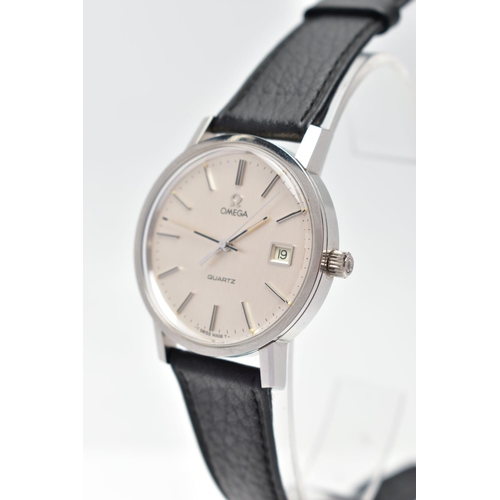 25 - A GENTLEMANS OMEGA WRISTWATCH, the circular champagne dial, with baton hourly markers, date window t... 