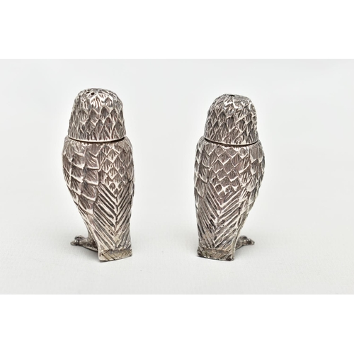 60 - A PAIR OF SILVER NOVELTY OWL PEPPERETTES, each realistically textured with feathers, and both set wi... 