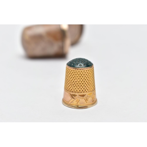 81 - A HARDSTONE THIMBLE CASE WITH THIMBLE, carved hardstone case with hinged white metal mounted cover, ... 