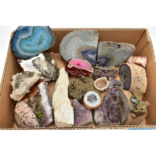 99 - A BOX OF ASSORTED GEODES AND MINERAL SPECIMENS, to include quartz, amethyst and citrine, a various s... 