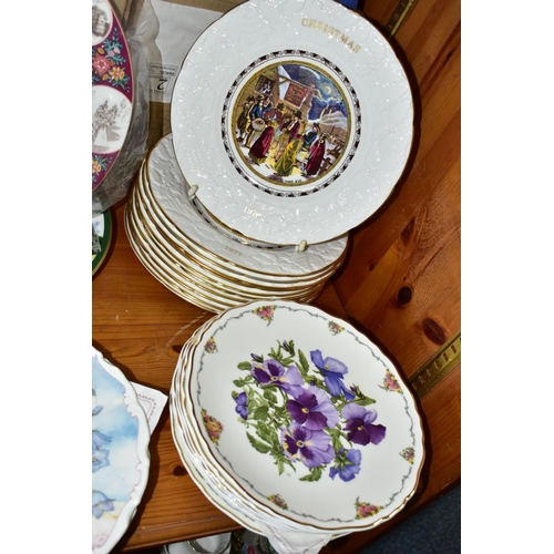 320 - A GROUP OF ROYAL DOULTON BALLOON SELLER PLATES AND OTHER COLLECTORS PLATES, to include Royal Doulton... 