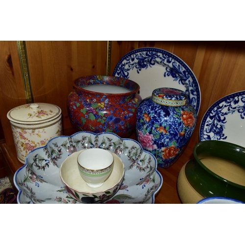 323 - A GROUP OF CERAMICS, to include two Wedgwood & Co Lily pattern blue and white meat plates, approxima... 