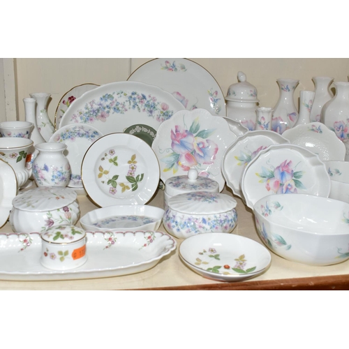 330 - A QUANTITY OF AYNSLEY, WEDGWOOD AND OTHER GIFTWARES, to include nineteen pieces of Aynsley Little Sw... 