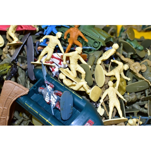343 - ONE BOX OF ASSORTED PLASTIC TOY SOLDIERS, to include over one hundred pieces of  Timpo and Britains ... 