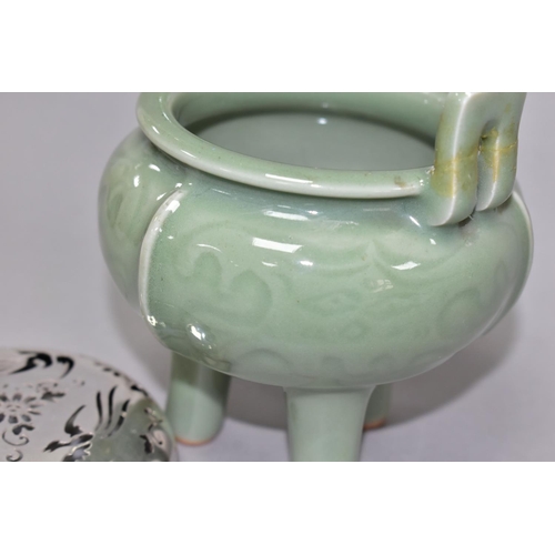 375 - A 20TH CENTURY CHINESE PORCELAIN CELADON GLAZED TWIN HANDLED CENSER WITH A PIERCED WHITE METAL COVER... 