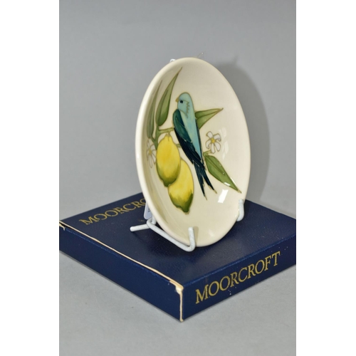 376 - A BOXED MOORCROFT POTTERY COASTER IN THE BIRD AND LEMONS PATTERN ON A CREAM GROUND, impressed and pa... 