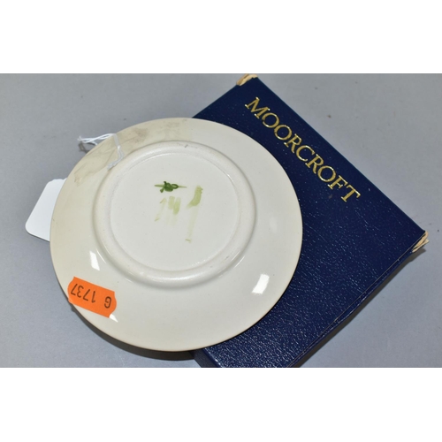 376 - A BOXED MOORCROFT POTTERY COASTER IN THE BIRD AND LEMONS PATTERN ON A CREAM GROUND, impressed and pa... 