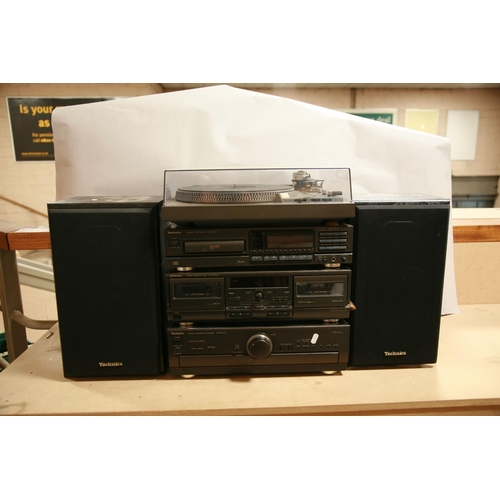 905 - A TECHNICS COMPONANT HI FI  including an A900 Mk2 amplifier, RS-TR373M2 Dual Tape Deck, a SL-PG420A ... 