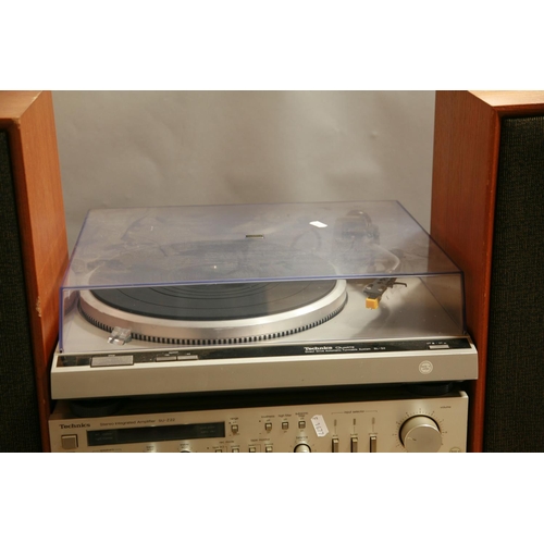 916 - A VINTAGE TECHNICS COMPONANT HI FI including a SL-02 Quartz turntable, a SU-Z22 amplifier, a ST-Z11L... 