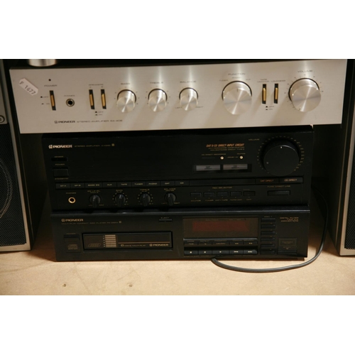 917 - A COLLECTION OF PIONEER AND OTHER COMPONANT HI FI EQUIPMENT including a PL-115D turntable (no power ... 