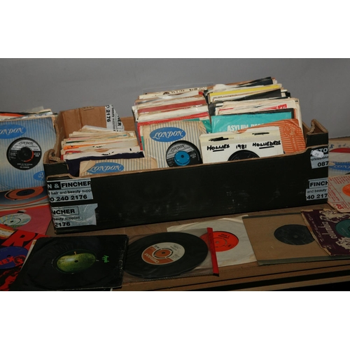 963 - A TRAY CONTAINING OVER TWO HUNDRED 7in SINGLES FROM THE 1950-70s including T Rex, Bad Company, The B... 